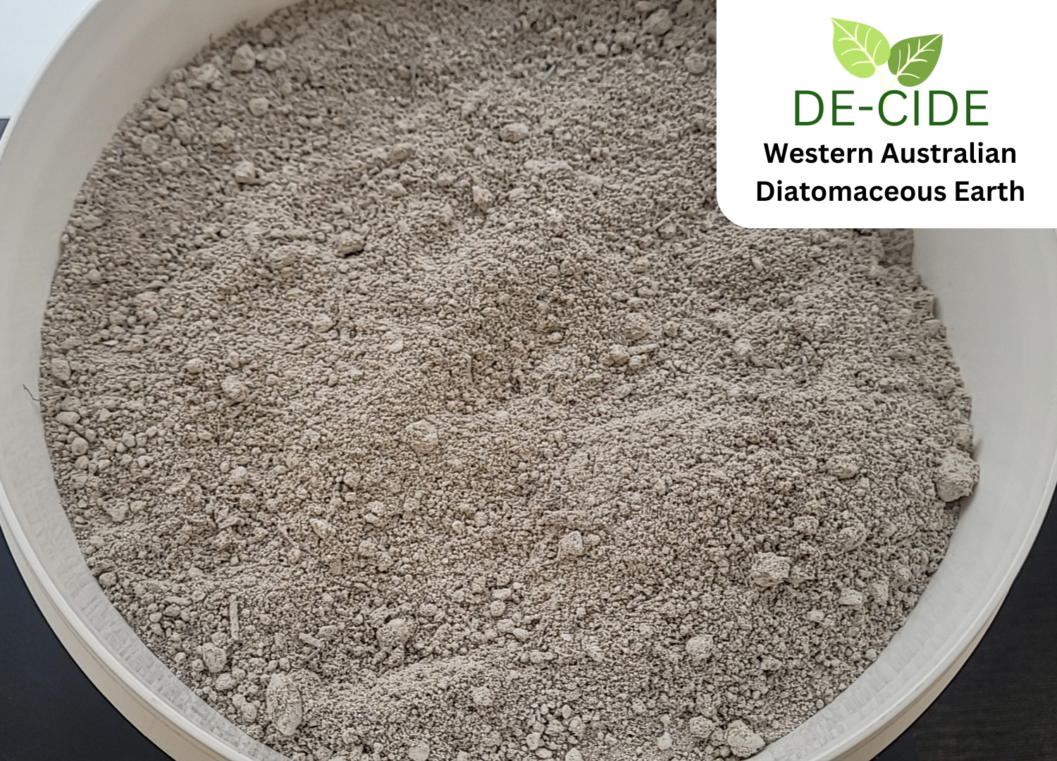 Image of Diatomaceous Earth in the 10L tub product.